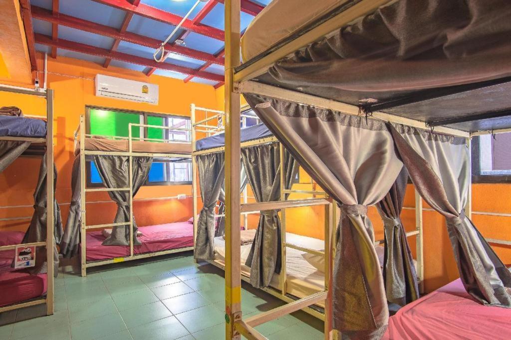 Oyo 586 I Hostel Phuket Exterior foto
