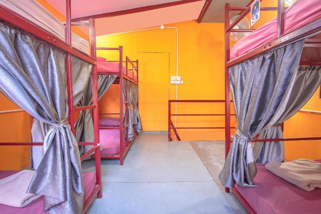 Oyo 586 I Hostel Phuket Exterior foto
