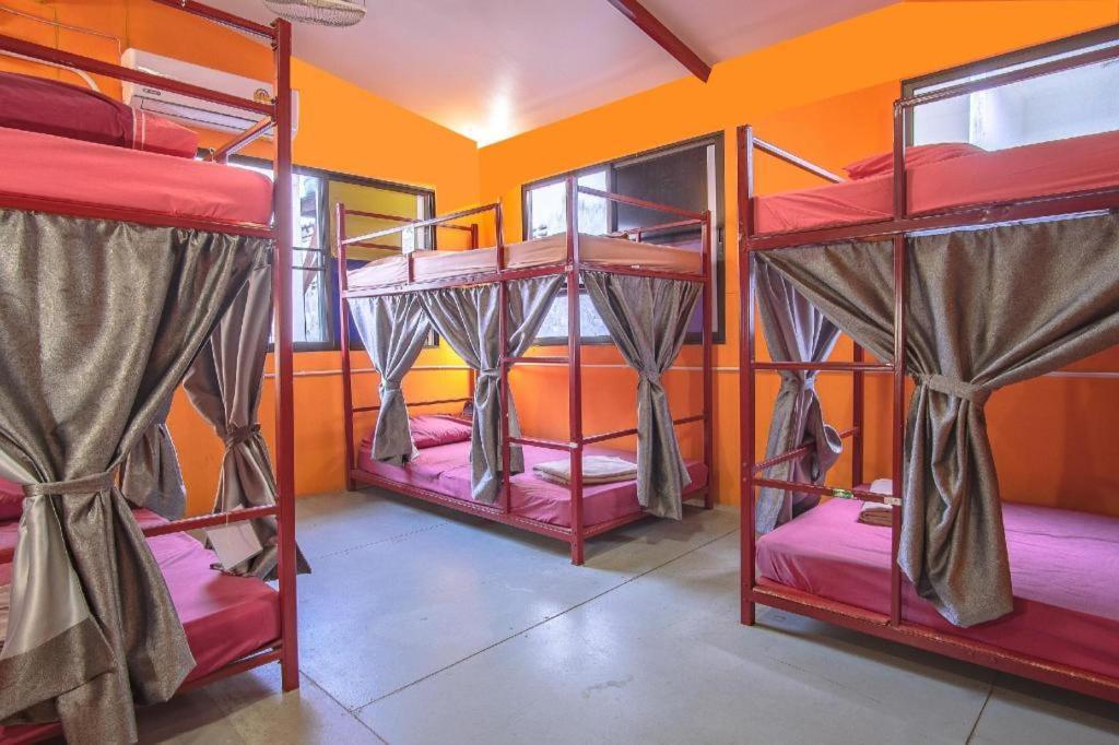 Oyo 586 I Hostel Phuket Exterior foto